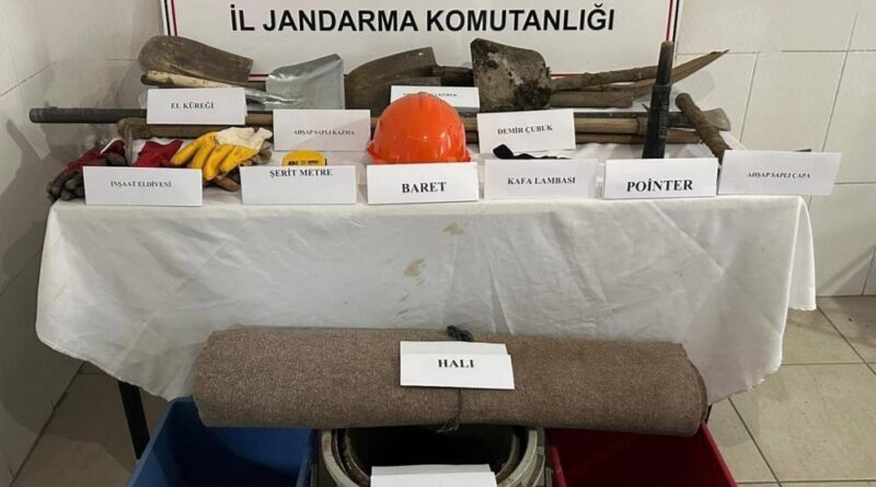Gümüşhane’de kaçak kazı yapan 4 kişi suçüstü yakalandı 1