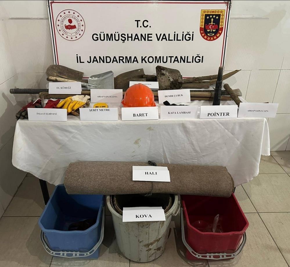 Gümüşhane’de kaçak kazı yapan 4 kişi suçüstü yakalandı
