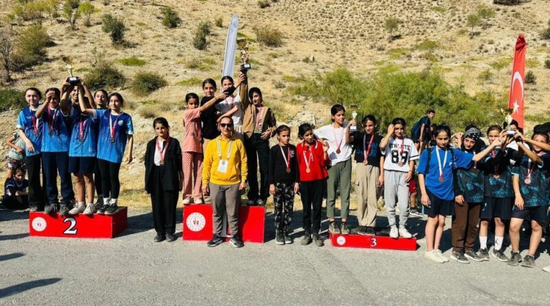 Hakkari’de Okul Sporları Kros Yarışları yapıldı 1