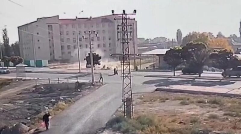 Iğdır’da otomobil ile motosiklet çarpıştı: 3 yaralı 1