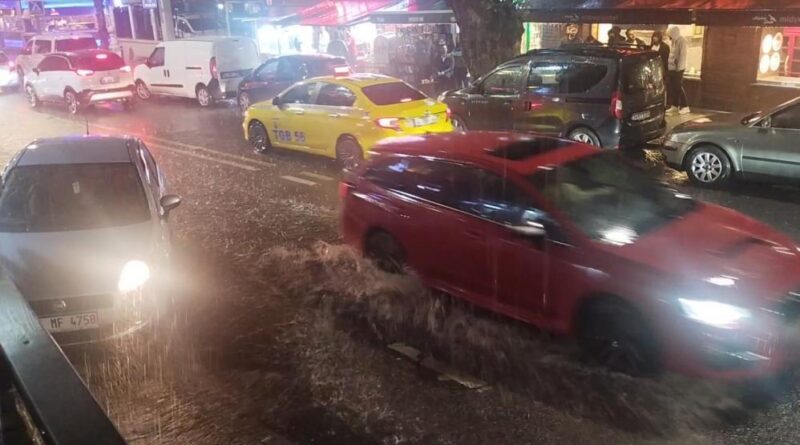 İstanbul'da beklenen yağış başladı 1