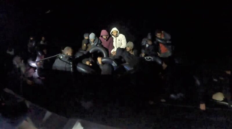 İzmir açıklarında 43 düzensiz göçmen kurtarıldı 1