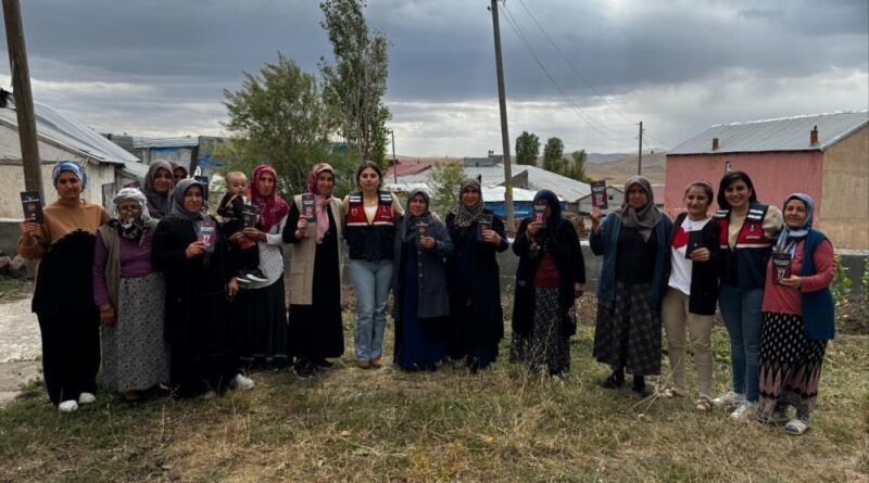 Kars’ta jandarma kadınları KADES hakkında bilgilendiriyor 1