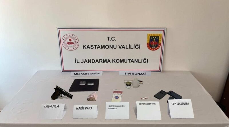 Kastamonu'da binlerce sentetik ecza hapıyla yakalanan 2 kişi tutuklandı 1