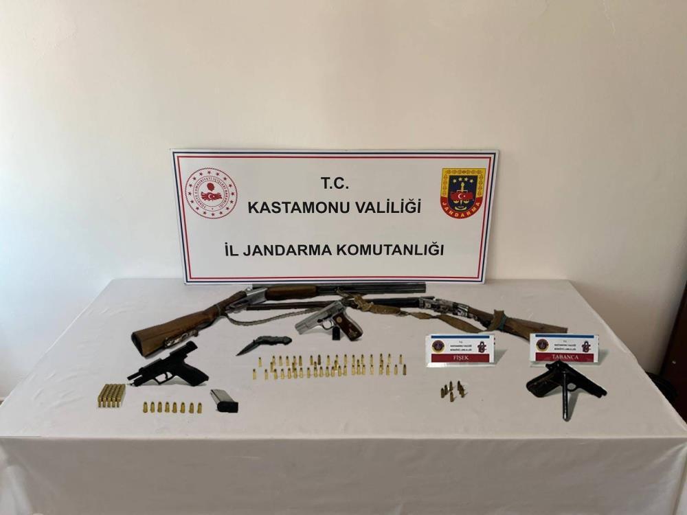 Kastamonu’da 3 adet ruhsatsız tabanca ele geçirildi
