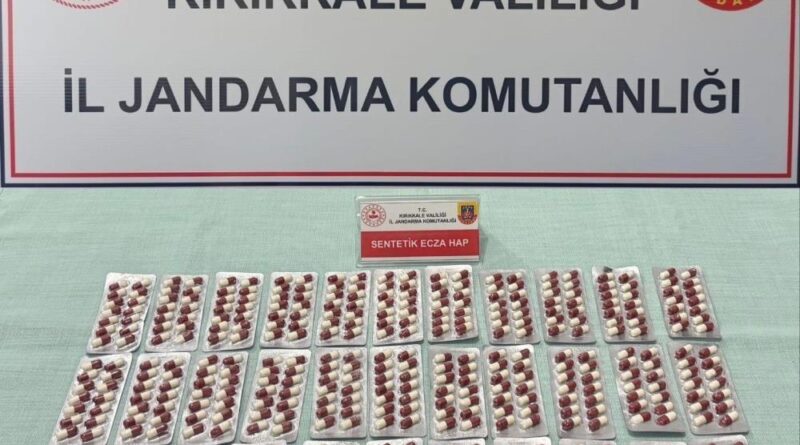Kırıkkale'de şüpheli şahısların üzerinden uyuşturucu hap ele geçirildi 1