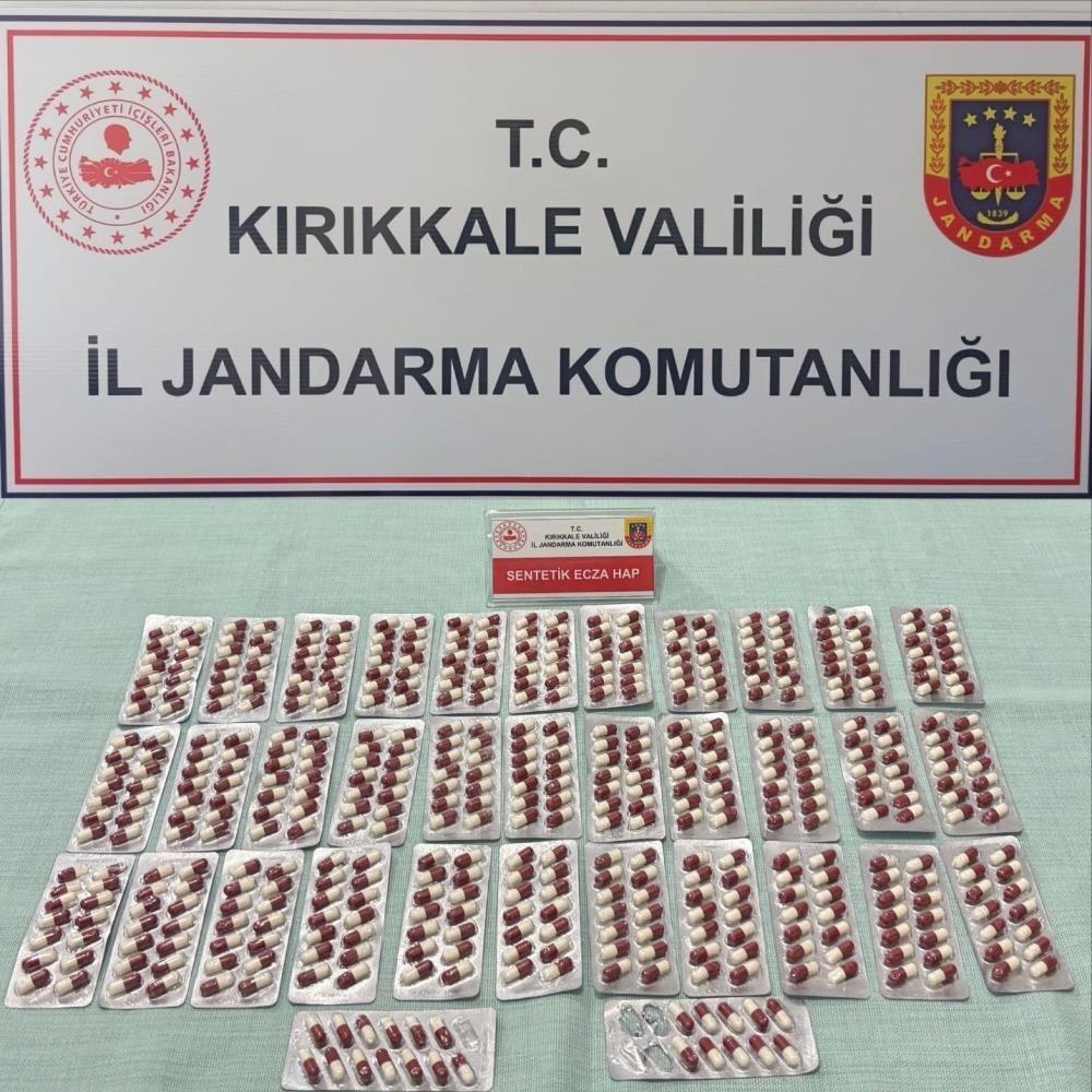 Kırıkkale’de şüpheli şahısların üzerinden uyuşturucu hap ele geçirildi
