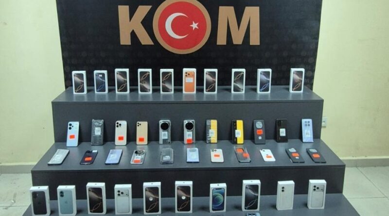 Kocaeli'de 3 milyon TL'lik gümrük kaçağı telefonlar ele geçirildi 1