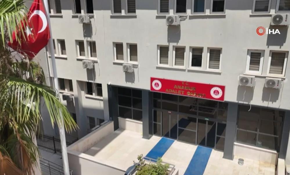 Kuyumcuyu ‘FETÖ’ ile korkutup 10 milyon TL dolandıran şüpheli tutuklandı