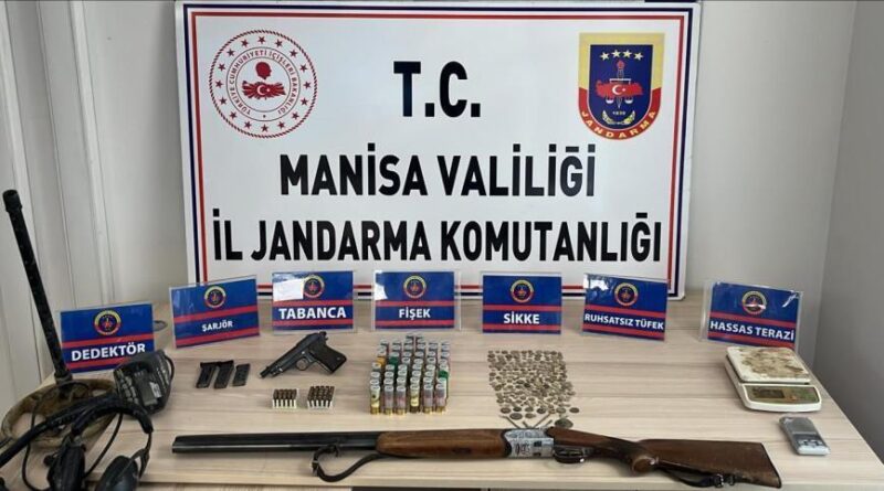 Manisa'da tarihi eser operasyonu: 289 obje, silahlar ve dedektör ele geçirildi 1