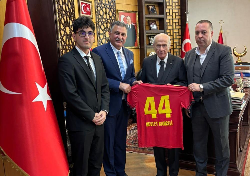 MHP lideri Devlet Bahçeli, YMS yönetimini kabul etti