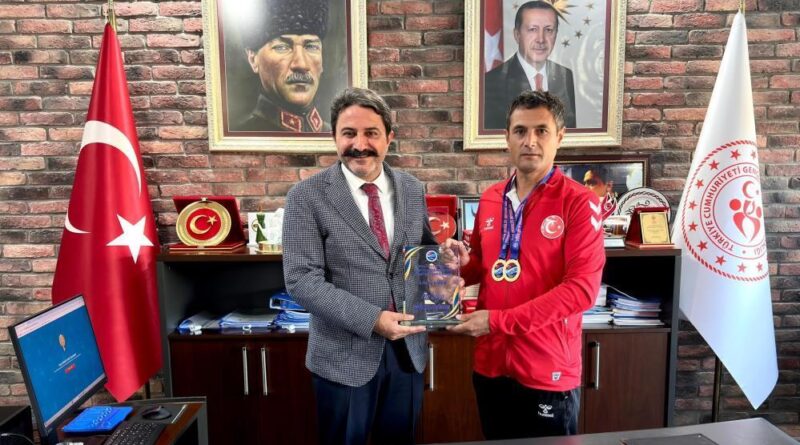 Milli sporcu Balk, Gençlik ve Spor İl Müdürü Kalın'ı ziyaret etti 1