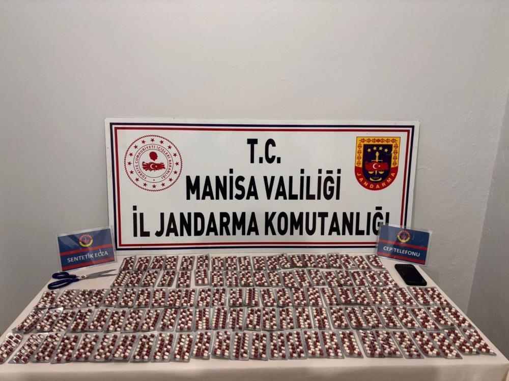 Motosikletli şüpheli 1622 sentetik uyuşturucu hapla yakalandı