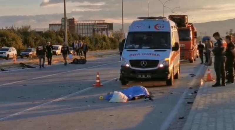 Otomobille motosiklet çarpıştı: 1 ölü, 3 yaralı 1
