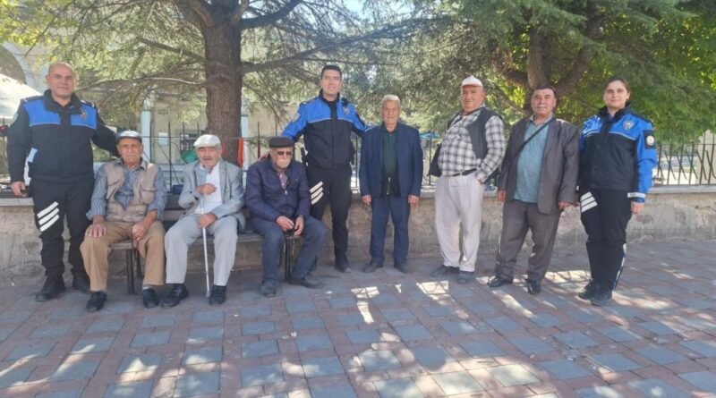 Polislerden yaşlı vatandaşlara ziyaret 1