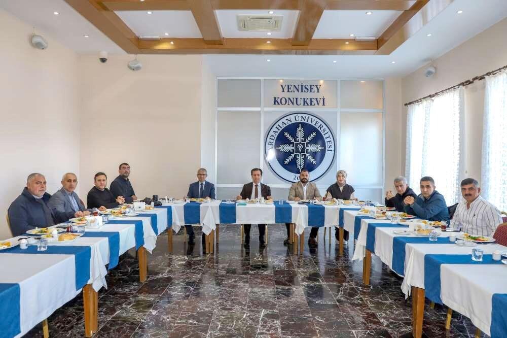 Rektör Emiroğlu, basınla bir araya geldi