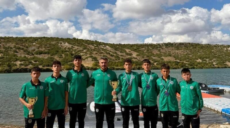 Sakarya Büyükşehir sporcuları Eskişehir’de ikincilik kupasını kaldırdı 1
