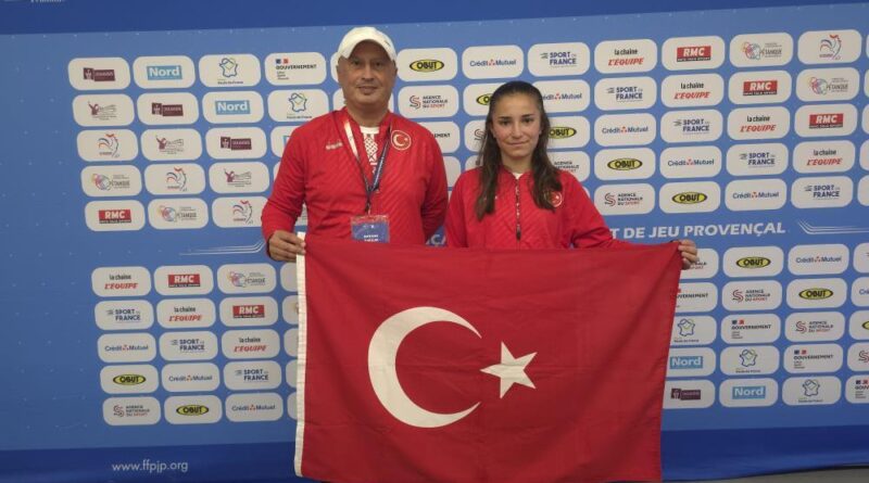 Samsunsporlu Yağmur dünya 3.'sü oldu 1