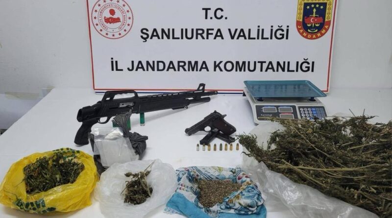 Şanlıurfa'da uyuşturucu madde ile silah ele geçirildi 1