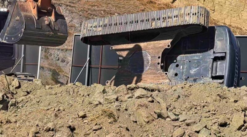 Söke’de iş makinesi devrildi: 1 yaralı 1