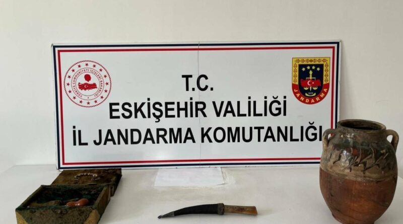 Tarihi eser satmaya çalışan şüpheli jandarma tarafından yakalandı 1