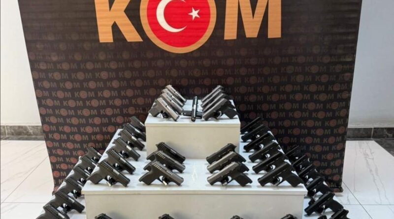 Uşak’ta otobüste 55 ruhsatsız tabanca bulundu 1