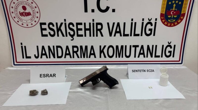 Uyuşturucu bulunduran şahıs jandarma tarafından yakalandı 1