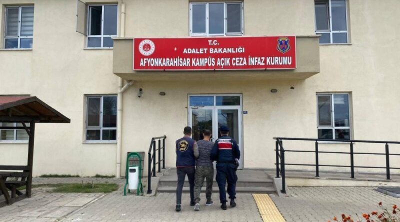 Yaklaşık 48 yıl hapis cezasıyla aranan şahıs yakalandı 1