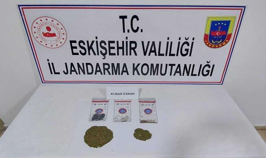 Yol kontrolünde durdurulan araçta uyuşturucu madde ele geçirildi