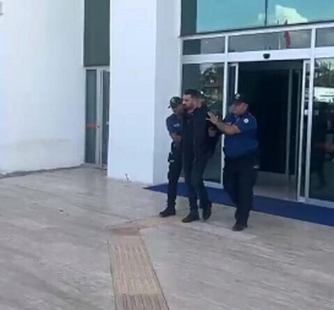 Yol verme kavgasında 1 kişiyi ayağından silahla vuran 2 şüpheli yakalandı 1