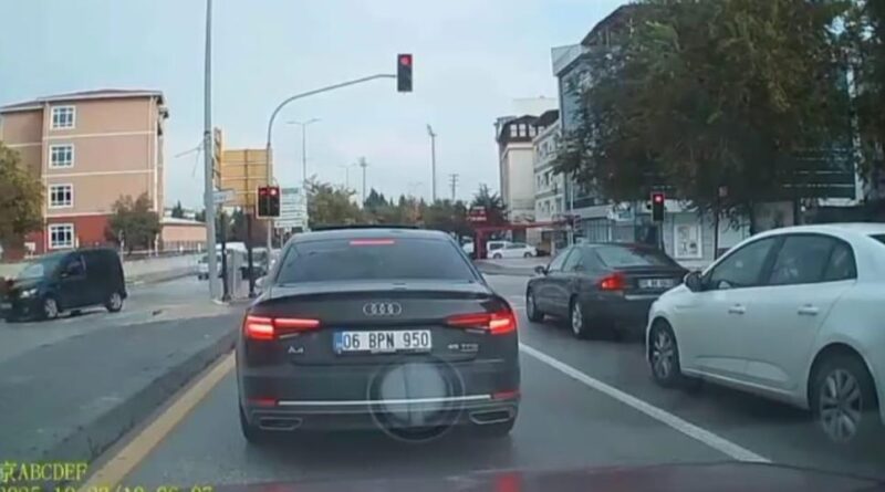 Yolun karşısına geçerken otomobilin çarptığı kadın yaralandı 1