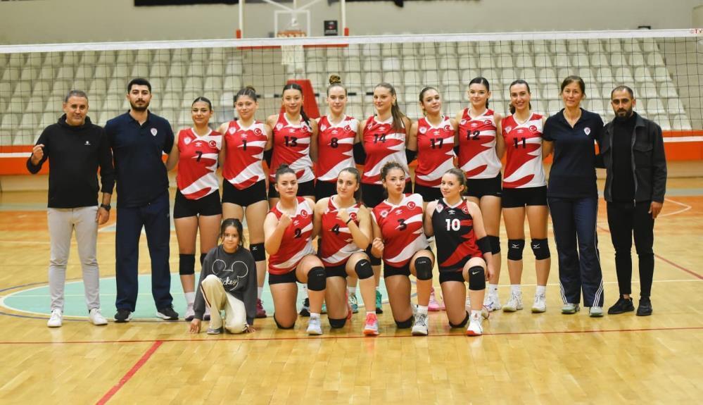 Yunusemre’nin sultanlarından yeni sezonun ilk galibiyeti