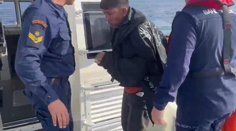 Yüzerek Yunanistan’a geçmeye çalıştı 1