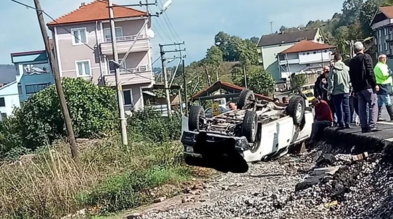 Zonguldak'ta İl Özel İdare aracı bahçeye uçtu; 1 yaralı 1