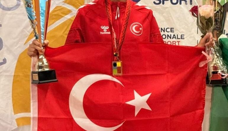 Bursa Büyükşehir Belediyesporlu Nazmiye Ak dünya üçüncüsü 1