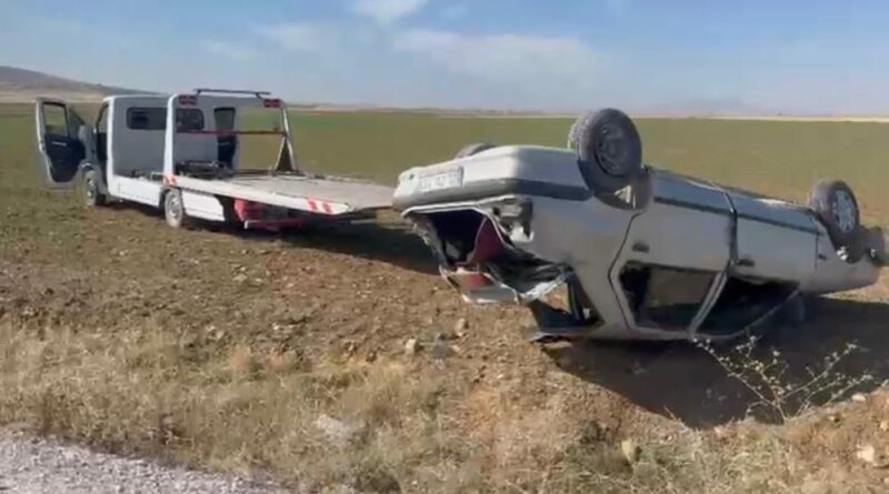 Devrilen otomobilin sürücüsü yaralandı 1