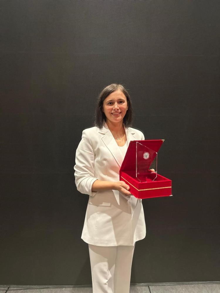 Eczacılık Fakültesi Öğretim Üyesi Doç. Dr. Çevik’e “TEB Eczacılık Akademisi Teşvik Ödülü”