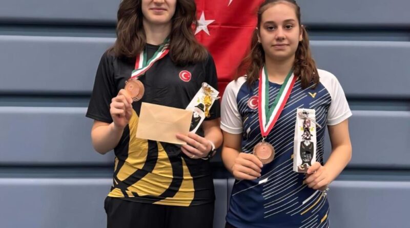 Erzincanlı badmintonculardan Macaristan’da çifte bronz madalya 1