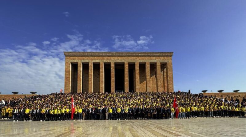 Fenerbahçeli taraftarlar, Anıtkabir’i ziyaret etti 1