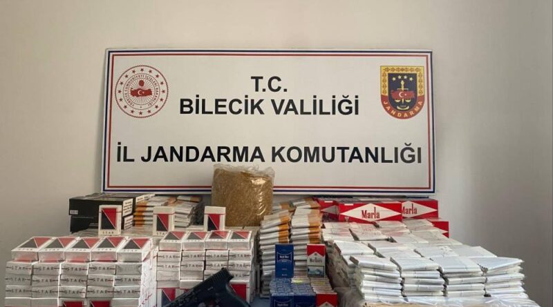 Jandarmanın baskın yaptığı evde kaçak tütün ve ruhsatsız silah ele geçirildi 1
