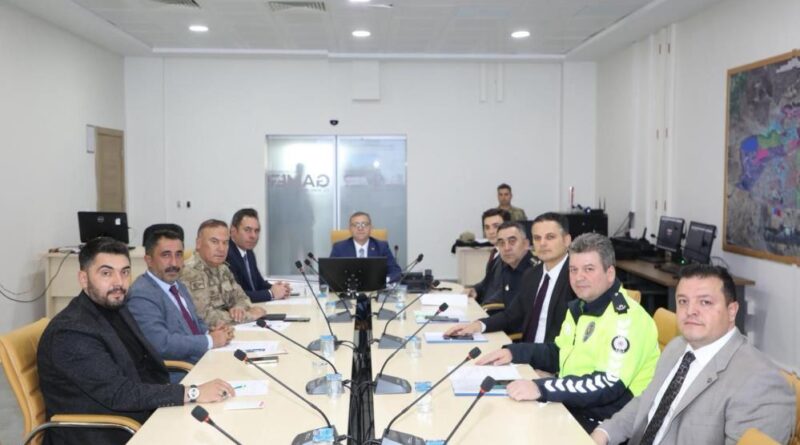 Kars’ta Karayolları Trafik Levhalarının Sadeleştirilmesi Komisyonu Toplantısı yapıldı 1