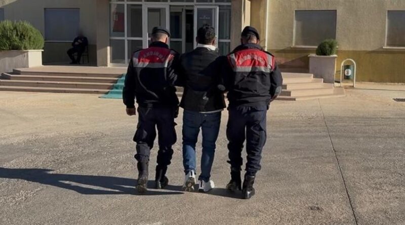 Kesinleşmiş 31 yıl hapis cezasıyla aranan şahsı jandarma yakaladı 1