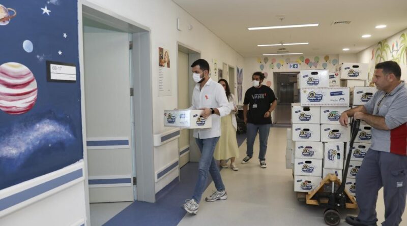 Mersin’de lösemili çocuklara moral veren hediye kutuları dağıtıldı 1