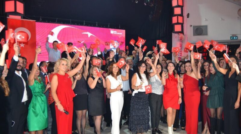 Özel Ümit Hastaneleri Cumhuriyet'in 102. yılını coşkuyla kutladı 1