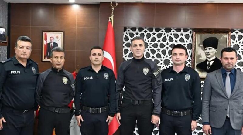 Rahatsızlanan kadını yalnız bırakmayan polis memurlarına teşekkür 1