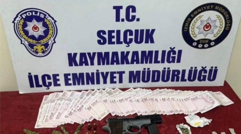 Selçuk'ta uyuşturucu operasyonu: 3 gözaltı 1